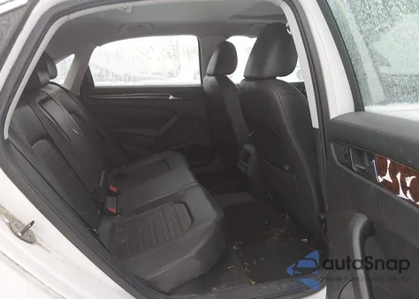 2012 Volkswagen Passat 2.5L Sel z USA, uszkodzony, nr VIN 1VWCP7A37CC022121